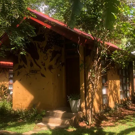 Sat Nam Village Hotel Сигирия Экстерьер фото