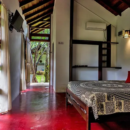 Sat Nam Village Hotel Сигирия Экстерьер фото
